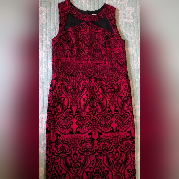 eci Red And Black Flocked Dress With Lace Detail. Size 8. - Picture 10 of 11